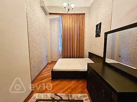 Kirayə verilir 4 otaqlı köhnə tikili 120 m²