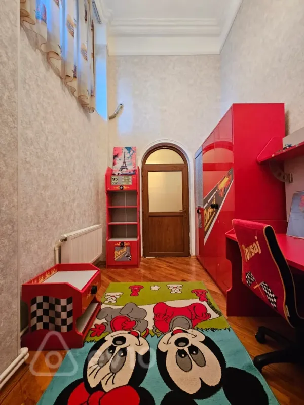 Kirayə verilir 4 otaqlı köhnə tikili 120 m²