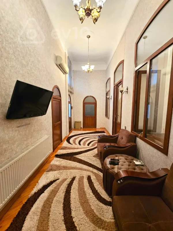 Kirayə verilir 4 otaqlı köhnə tikili 120 m²