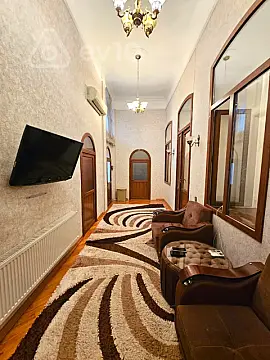 Kirayə verilir 4 otaqlı köhnə tikili 120 m²