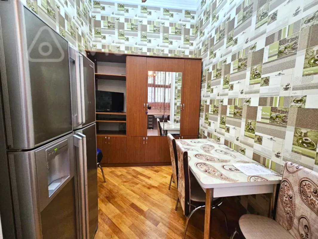 Kirayə verilir 4 otaqlı köhnə tikili 120 m²