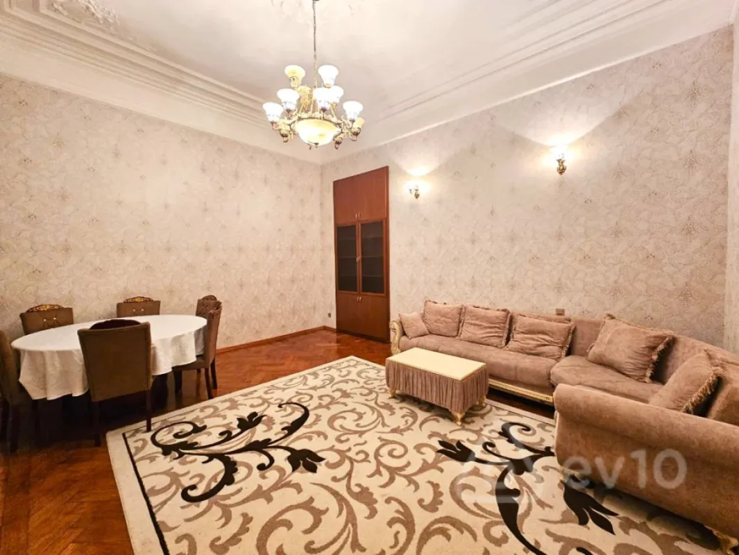 Kirayə verilir 4 otaqlı köhnə tikili 120 m²