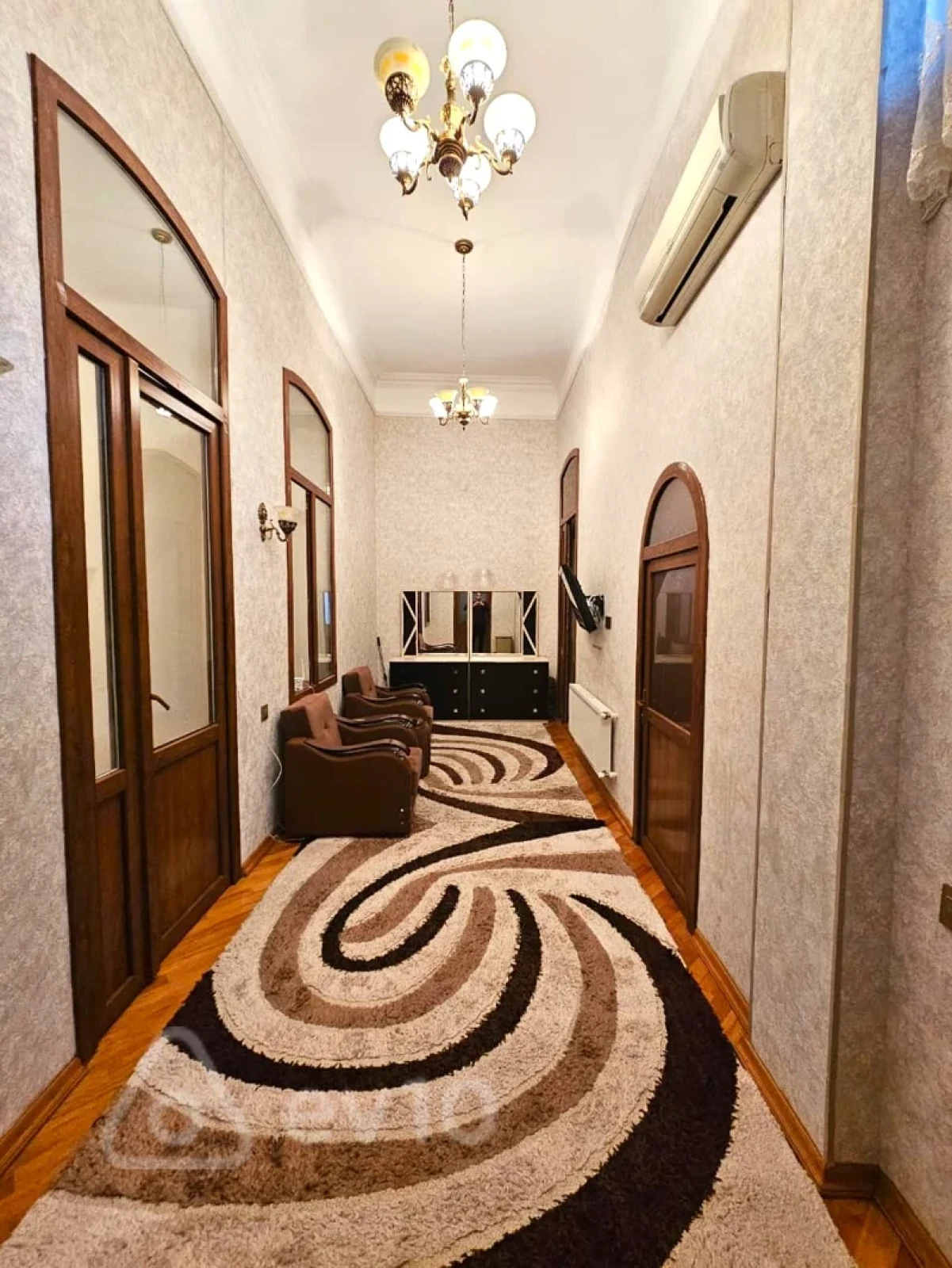 Kirayə verilir 4 otaqlı köhnə tikili 120 m²