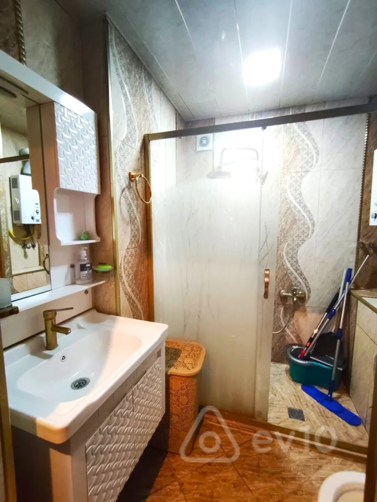 Kirayə verilir 4 otaqlı köhnə tikili 120 m²