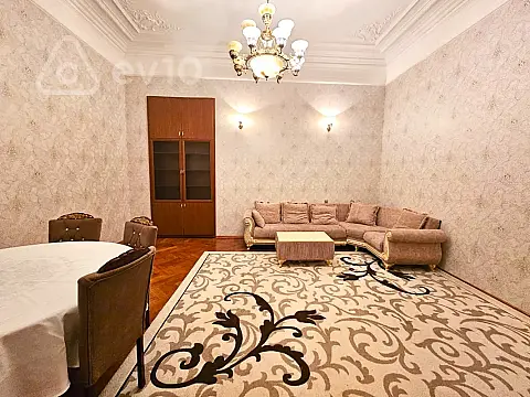 Kirayə verilir 4 otaqlı köhnə tikili 120 m²