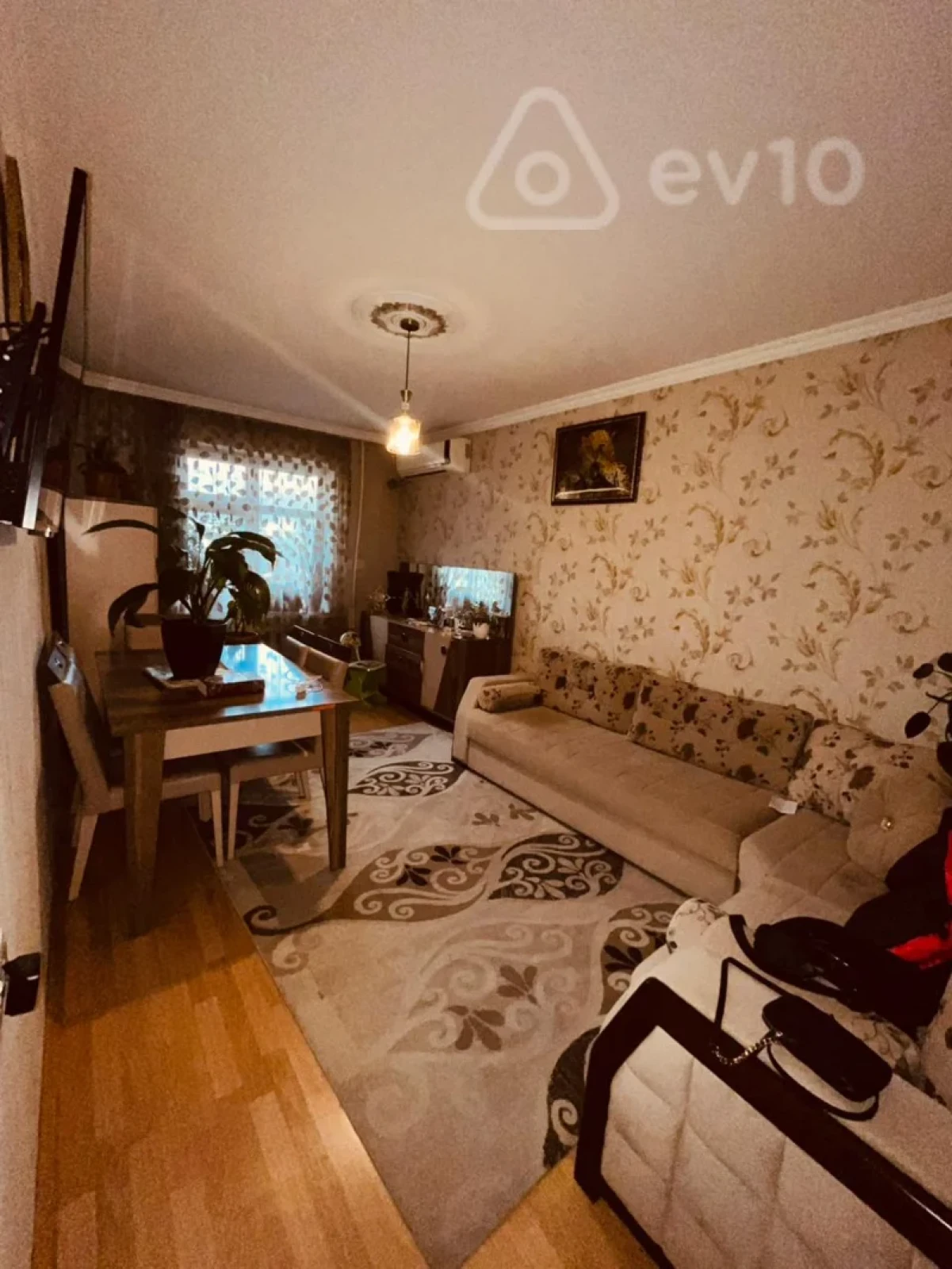 Satılır 2 otaqlı köhnə tikili 60 m²