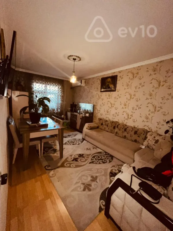 Satılır 2 otaqlı köhnə tikili 60 m²