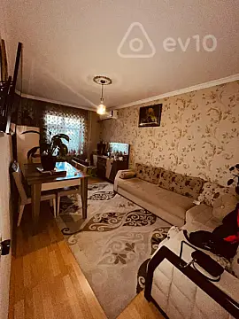 Satılır 2 otaqlı köhnə tikili 60 m²