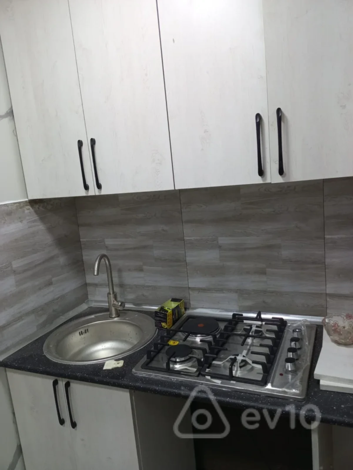 Kirayə verilir 2 otaqlı köhnə tikili 50 m²