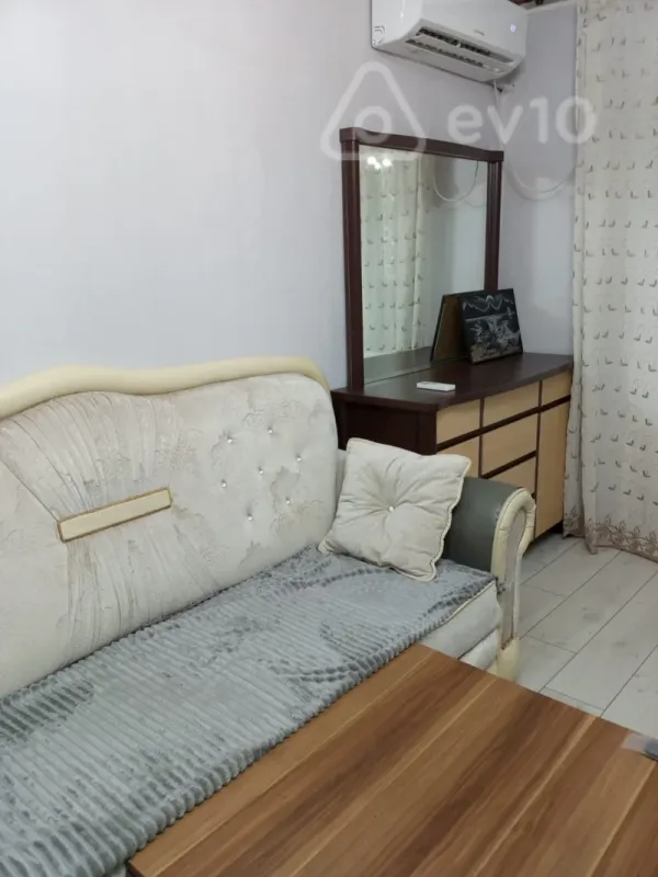 Kirayə verilir 2 otaqlı köhnə tikili 50 m²