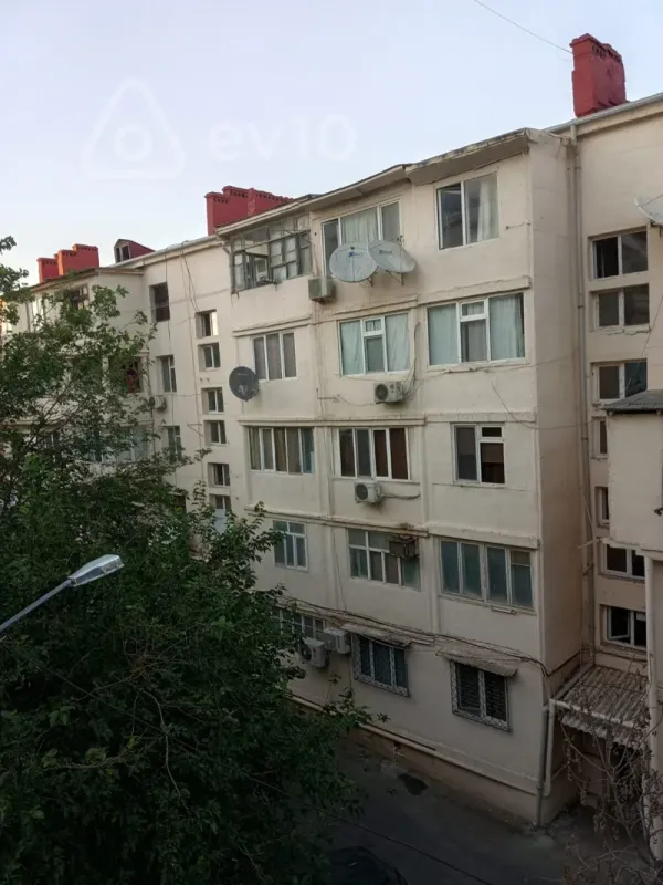 Kirayə verilir 2 otaqlı köhnə tikili 50 m²