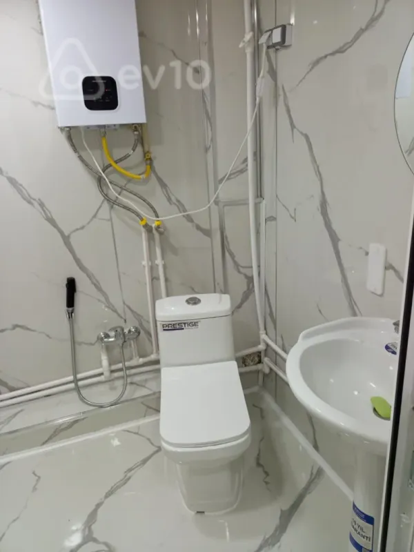 Kirayə verilir 2 otaqlı köhnə tikili 50 m²