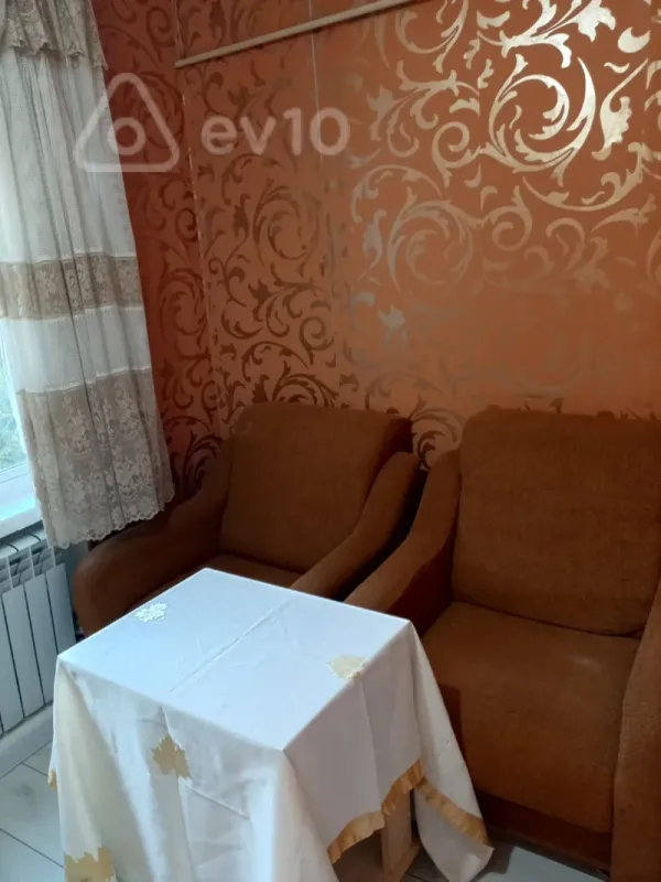 Kirayə verilir 2 otaqlı köhnə tikili 50 m²
