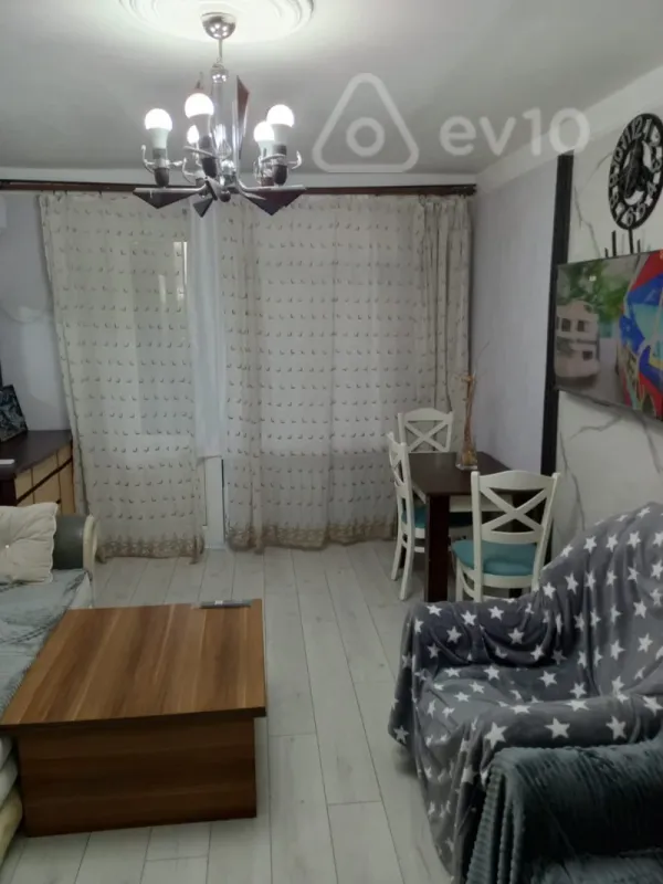Kirayə verilir 2 otaqlı köhnə tikili 50 m²