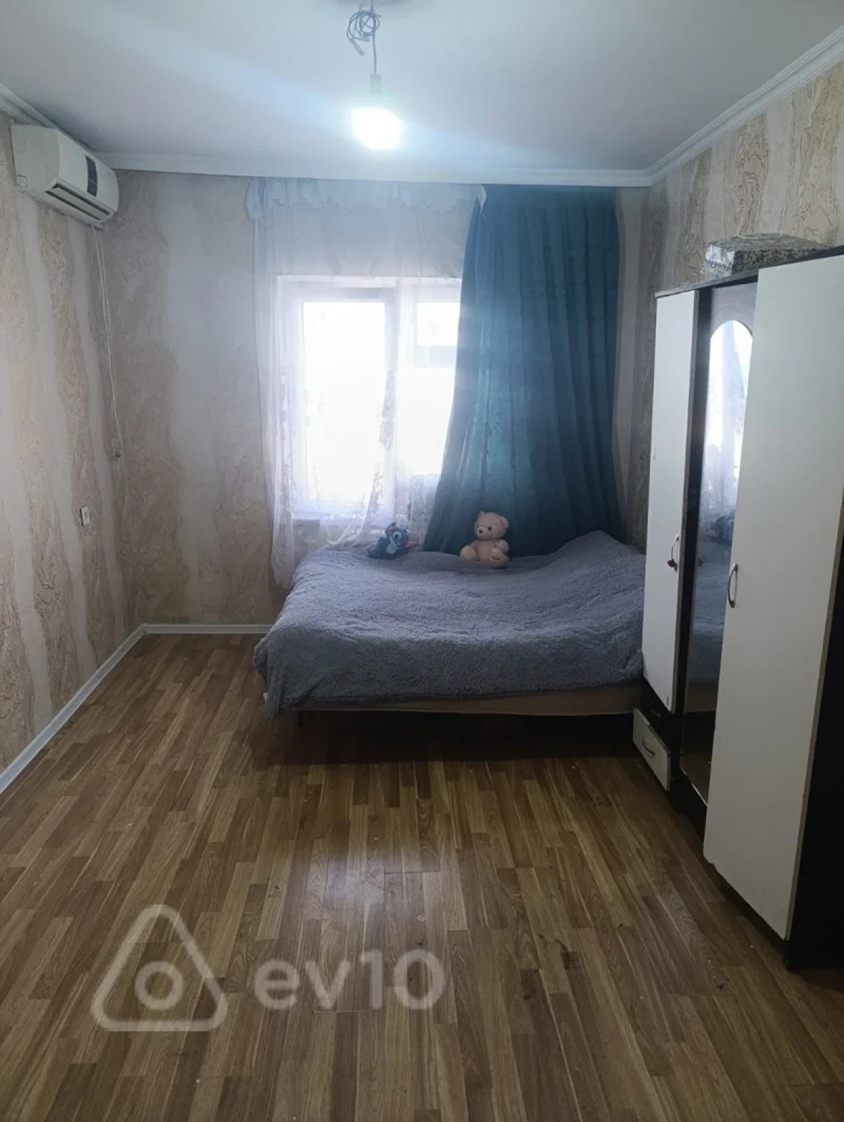 Satılır 1 otaqlı köhnə tikili 40 m²