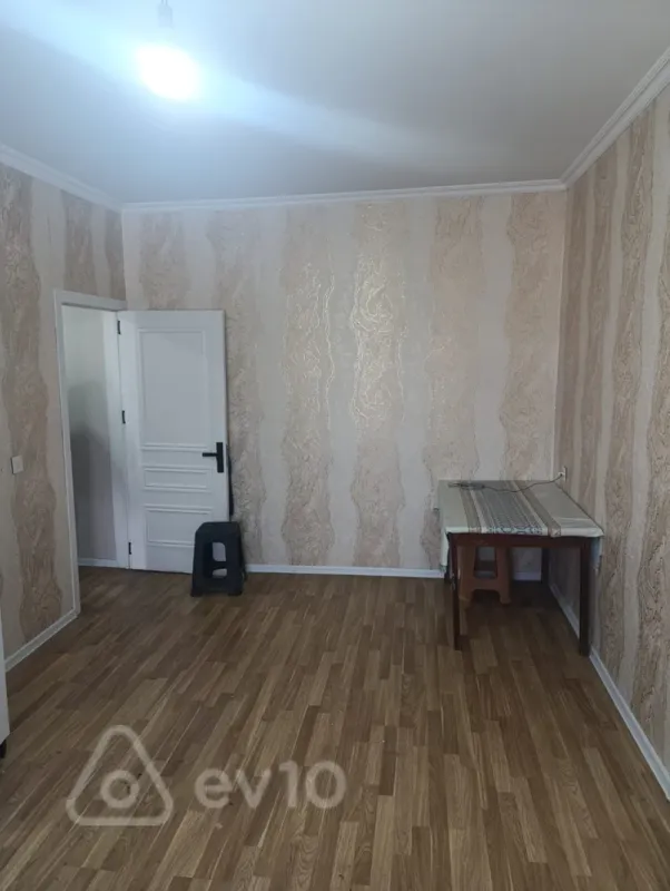 Satılır 1 otaqlı köhnə tikili 40 m²