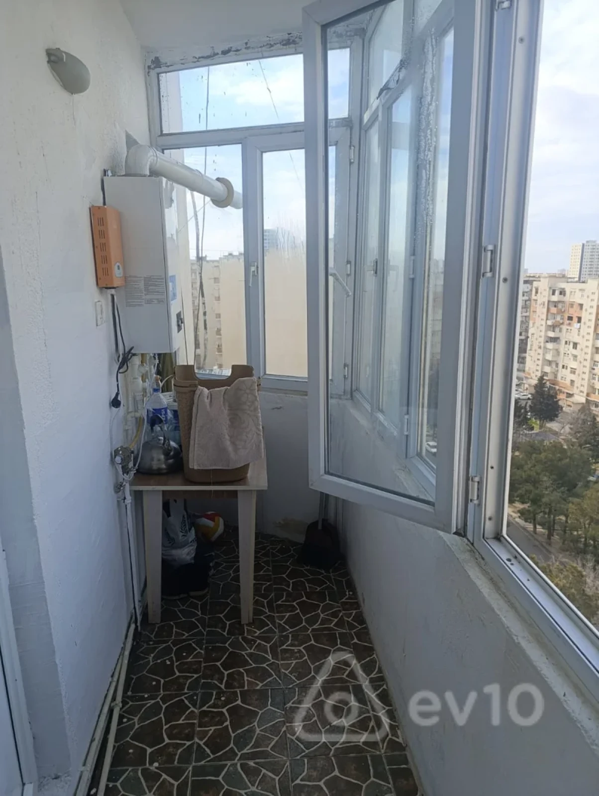 Satılır 1 otaqlı köhnə tikili 40 m²