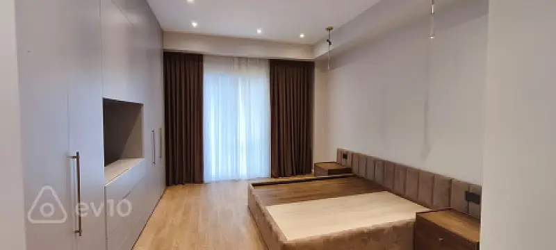 Kirayə verilir 3 otaqlı yeni tikili 140 m²