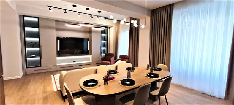 Kirayə verilir 3 otaqlı yeni tikili 140 m²