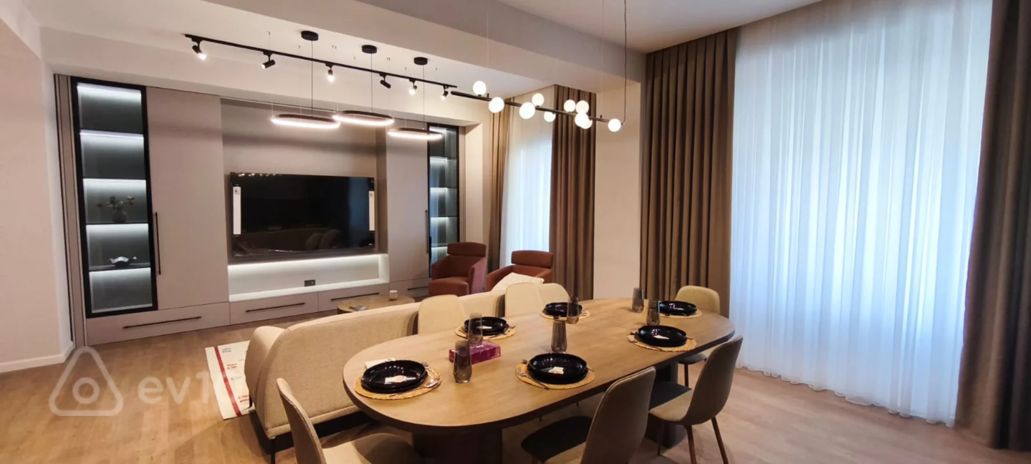 Kirayə verilir 3 otaqlı yeni tikili 140 m²