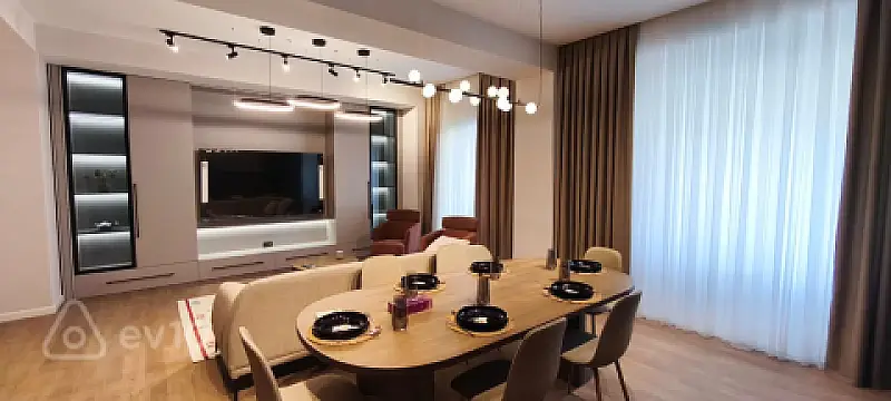 Kirayə verilir 3 otaqlı yeni tikili 140 m²