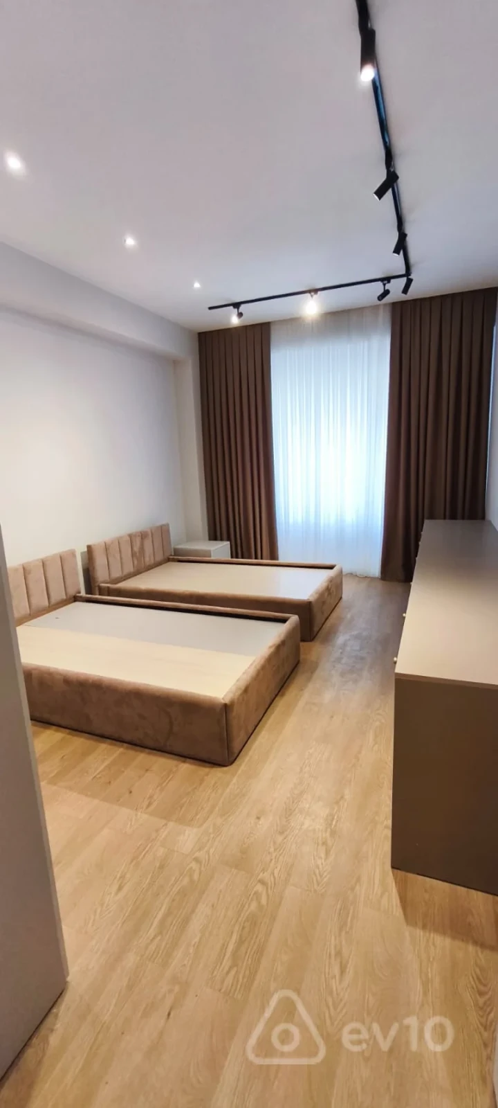 Kirayə verilir 3 otaqlı yeni tikili 140 m²
