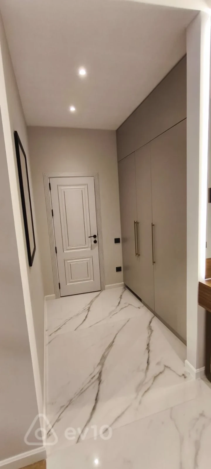 Kirayə verilir 3 otaqlı yeni tikili 140 m²