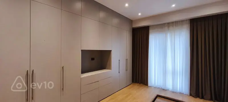 Kirayə verilir 3 otaqlı yeni tikili 140 m²