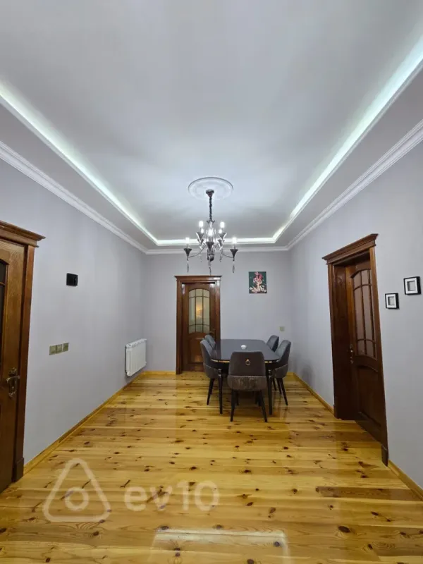 Satılır 6 otaqlı həyət evi 230 m²