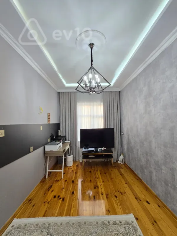 Satılır 6 otaqlı həyət evi 230 m²