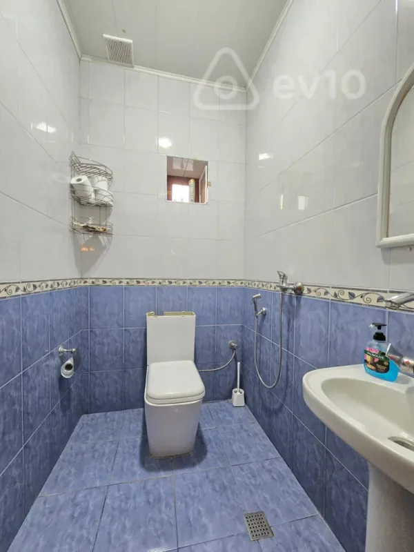 Satılır 6 otaqlı həyət evi 230 m²