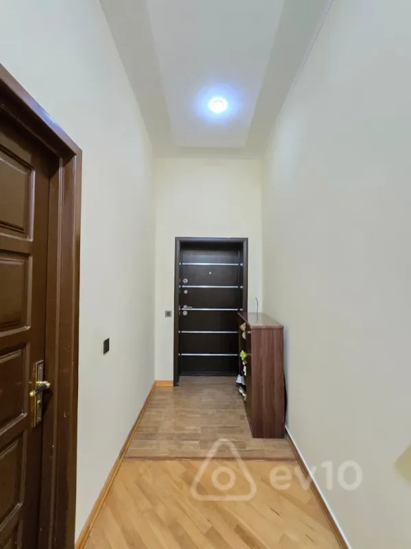 Satılır 6 otaqlı həyət evi 230 m²