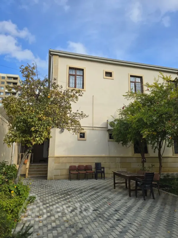 Satılır 6 otaqlı həyət evi 230 m²