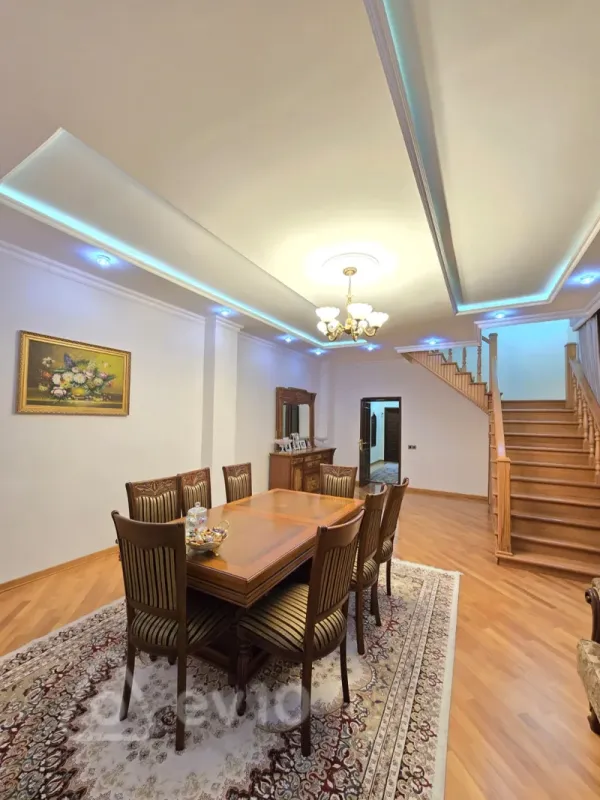 Satılır 6 otaqlı həyət evi 230 m²