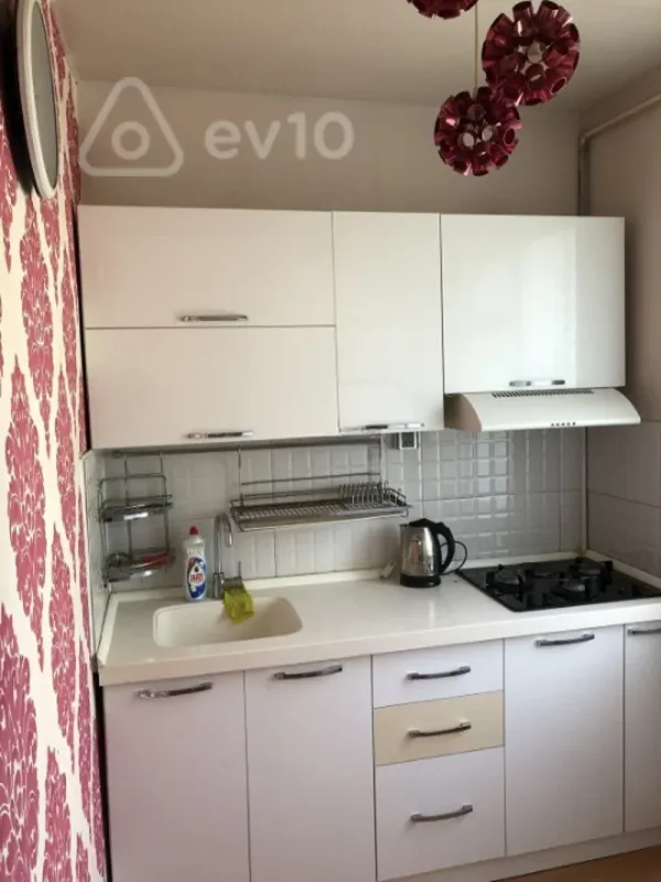 Kirayə verilir 1 otaqlı köhnə tikili 35 m²