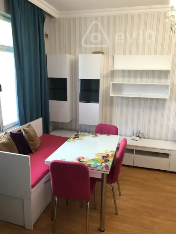 Kirayə verilir 1 otaqlı köhnə tikili 35 m²