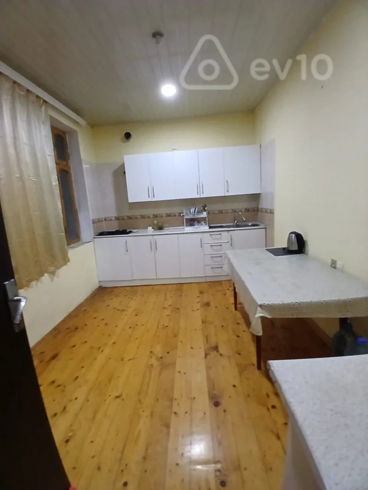 Satılır 5 otaqlı həyət evi 232 m²