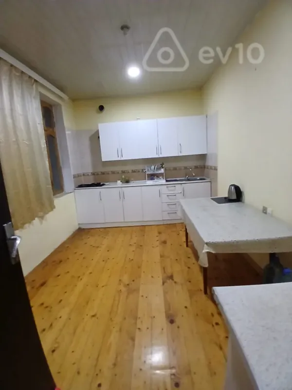 Satılır 5 otaqlı həyət evi 232 m²