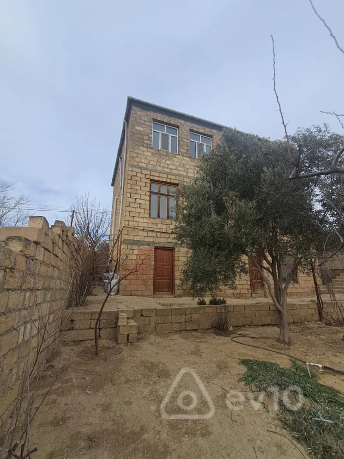Satılır 5 otaqlı həyət evi 232 m²