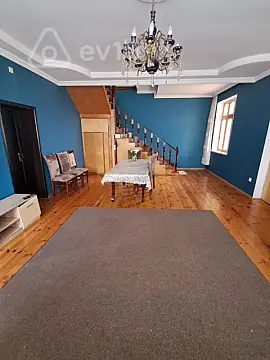 Satılır 5 otaqlı həyət evi 232 m²