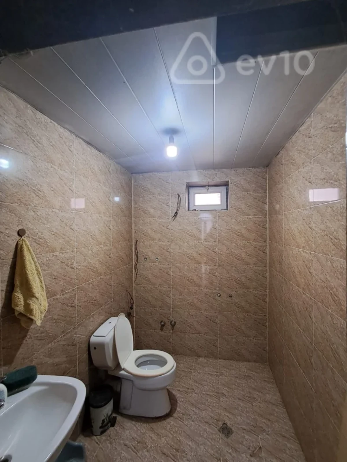 Satılır 5 otaqlı həyət evi 232 m²