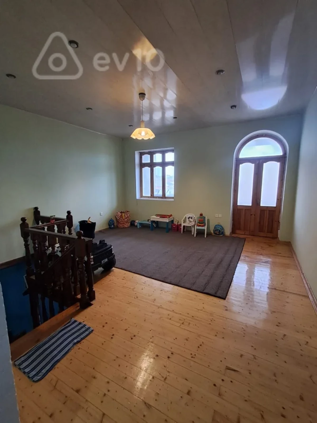 Satılır 5 otaqlı həyət evi 232 m²