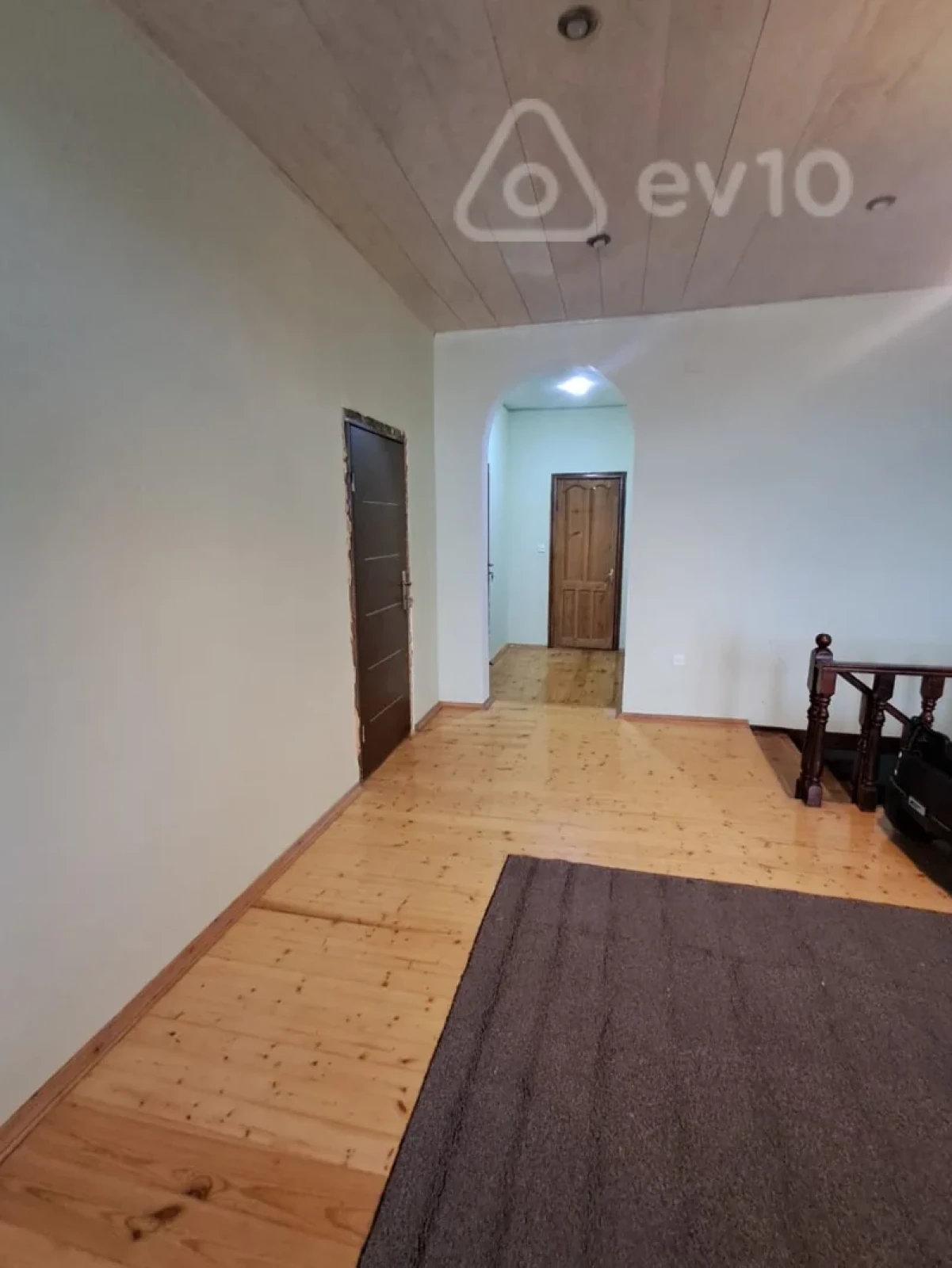 Satılır 5 otaqlı həyət evi 232 m²