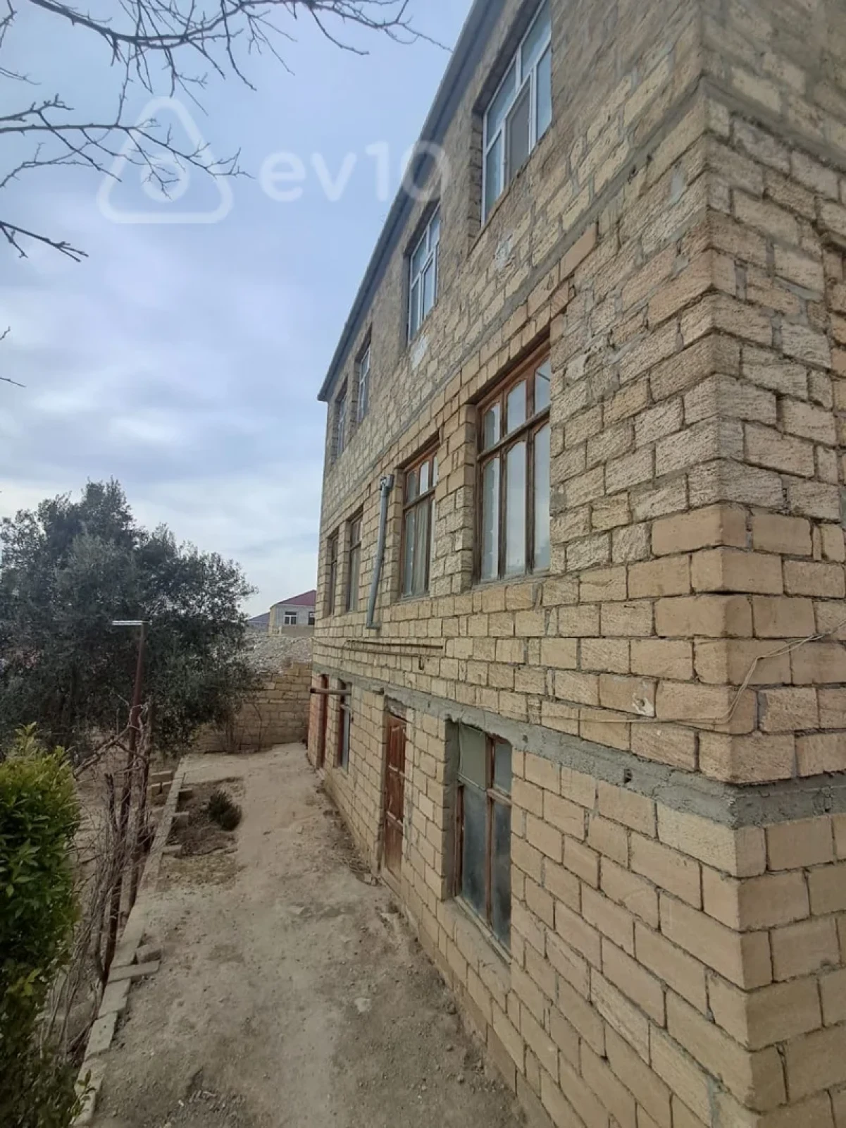 Satılır 5 otaqlı həyət evi 232 m²
