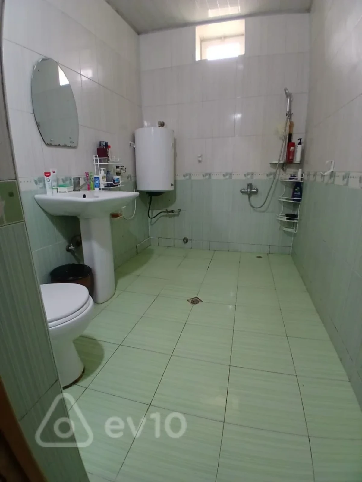 Satılır 5 otaqlı həyət evi 232 m²