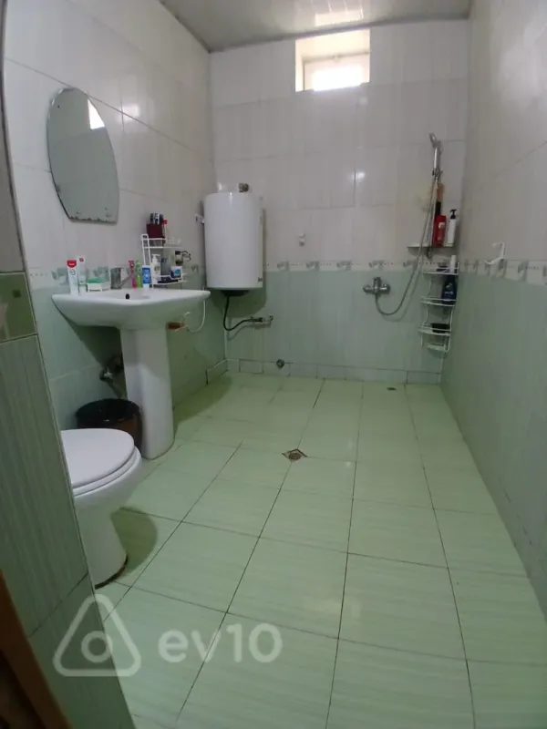 Satılır 5 otaqlı həyət evi 232 m²