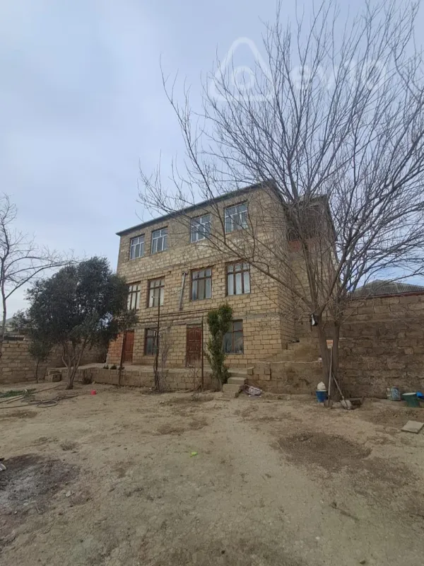 Satılır 5 otaqlı həyət evi 232 m²
