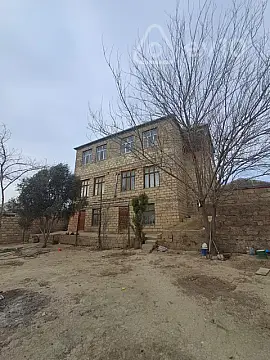 Satılır 5 otaqlı həyət evi 232 m²