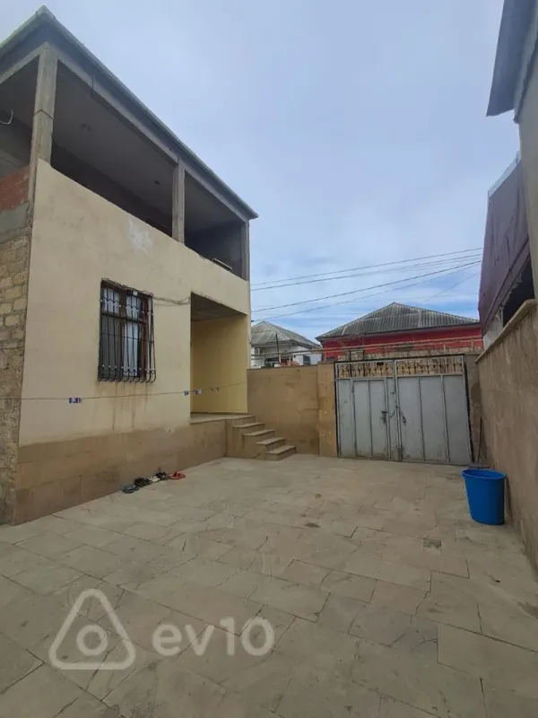 Satılır 5 otaqlı həyət evi 232 m²