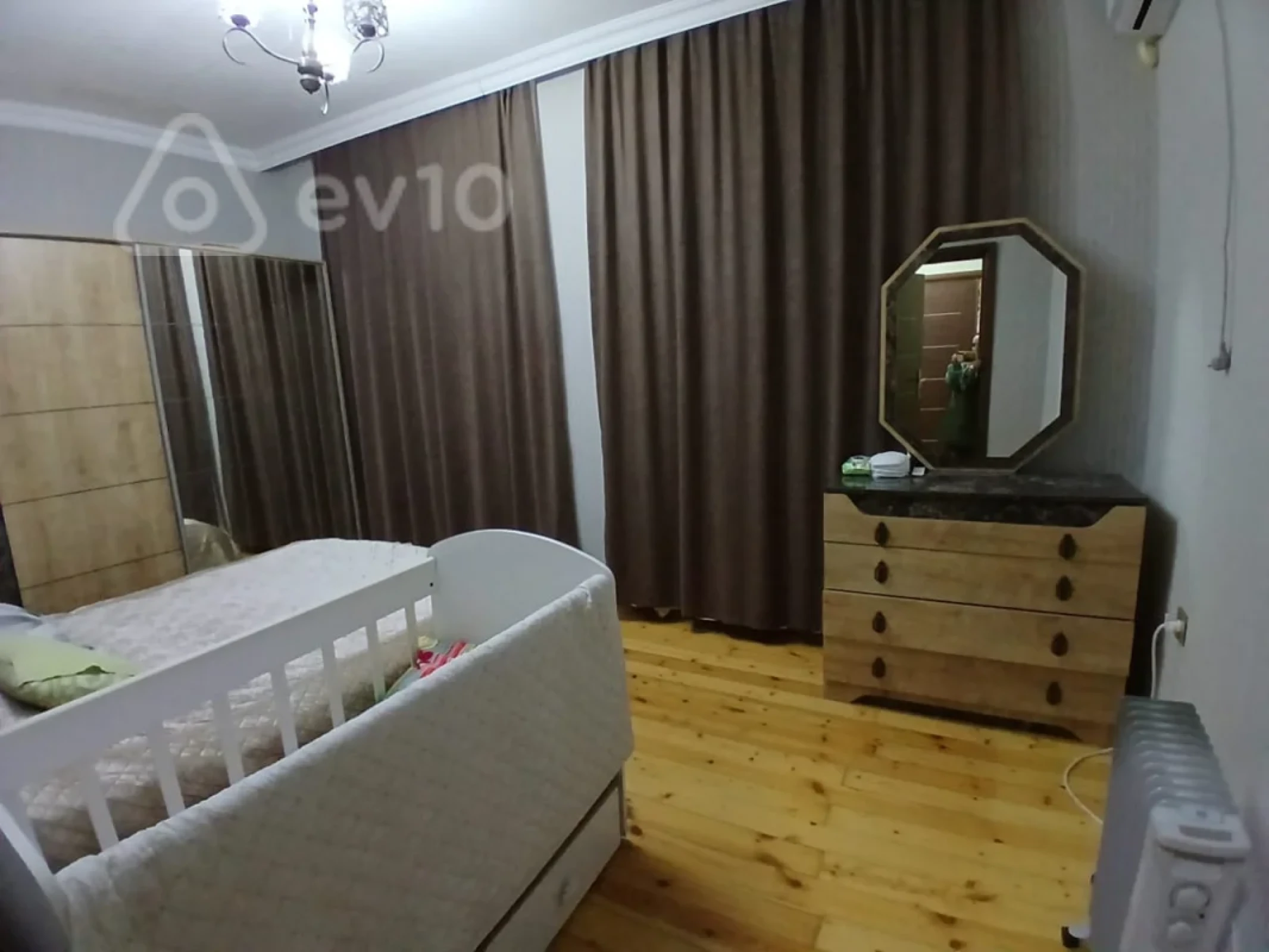 Satılır 5 otaqlı həyət evi 232 m²